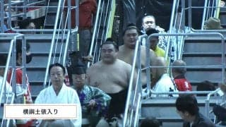 「あれ、高安じゃない」横綱土俵入り、“代役”の存在感ありすぎて「太刀持ちが目立ちすぎw」ネット騒然