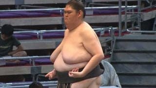 「身体に対して足が細い」ほっそり“美脚”が話題の巨漢力士 「私より細い」驚きの声も【大相撲名古屋場所】