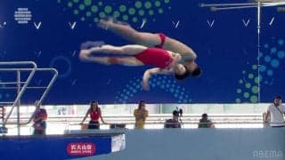 「まったく飛沫が出ない！」北朝鮮のヤバ過ぎ演技に解説者も笑うしかない「身体のラインもまっすぐで美しい」17歳＆20歳の“跡形ない”衝撃入水の瞬間