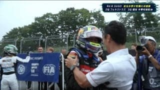 国内最速レース、悲願の初優勝で“元F1の大物”が中継に！ 映り込んだ約8秒に「おったんかw」視聴者注目