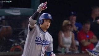 大谷翔平の43号でベンチがテンションMAXに「お辞儀」「ひまわりの種」「デコピン」フルコースのお出迎え