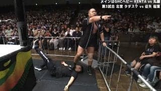 「客に何をするんだ！」「女性にも…」ヒールターンで“衝撃”行動が賛否 「こんなこと今までなかった」「神ファンサ」反響相次ぐ