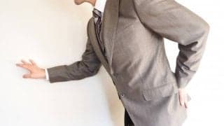 ギックリ腰の症状と原因の多くは左足？！