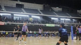栃木県が広い世代を対象にした競技力向上の練習会「バレーボールサミット in Tochigi」を実施。総勢100名を超える参加者が一堂に会する