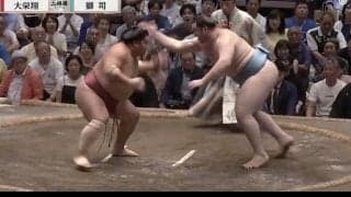 「2人共マタドールみたいだ」元若乃花が驚き観客が笑顔になった大相撲の“異質”な一番「闘牛じゃん」「スゴい戦いだなw」