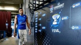 ユーロバスケットで銅メダルを手にしたヤニス…将来ギリシャでプレーする可能性は？