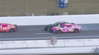レース中に「喧嘩してる」 ぶつけられた車へ幅寄せ→“報復” 目を疑う光景に「てめえ何やってるんだよ的」と驚きの声