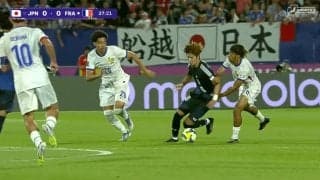 騒然！日本代表10番が“フランス翻弄”「ファウルでしか止められない」「レベチだな」大関友翔が絶品ターン→ユニ掴んだ相手MFに警告【U-20W杯】