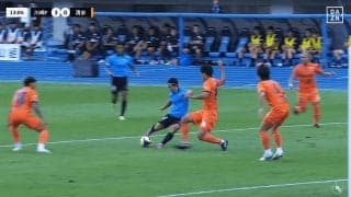 「得点関与なら三笘以上の衝撃」川崎逆輸入FWの“股抜きスーパーゴール”が「メッシやん」「右に身体入れて左隅はエグすぎる」４戦連発で日本代表待望論も