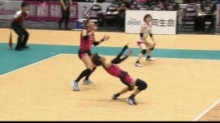 女子バレー、上半身が…弾丸スパイクで衝撃光景 レシーバーが仰け反る驚異の破壊力にどよめき