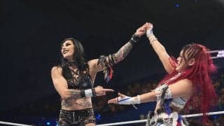 大人気美女レスラー＆日本人女子のタッグが待望復活！ フェイスガード貫く“満開スマイル”2ショットが大反響「マジで待ってた」