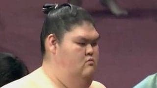 大相撲午前中の取組に“美白の帝王”「羨ましすぎ、はぁ〜」29歳力士、真っ白なモチモチ肌に熱視線「肌白過ぎて白飛びしてる」