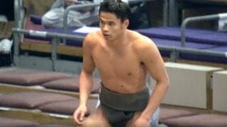 「すごいことした」72キロの“モデル体型”力士が驚きの動き 館内どよめき 「すごい体勢」「回転力凄い」