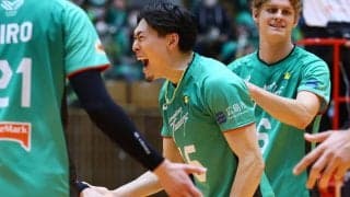 【男子バレー】熱きトップブロッカー、西本圭吾が「夢だった」故郷の新天地で早くも躍動