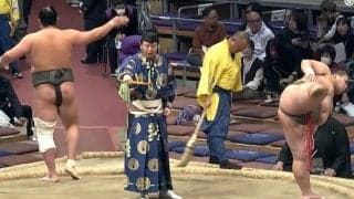 「残った残った」の掛け声が“少し違って”聞こえる… 個性派行司にファンほっこり