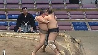 力士の圧力を一瞬で“無力化” 魔法のような“妙技”に館内どよめき 敗れた力士はただただ愕然