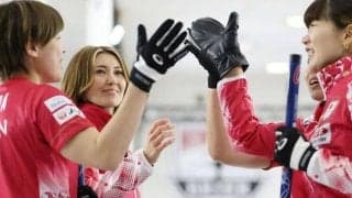 カーリング日本女子、大一番の初戦は「冷静に」完勝　五輪最終予選