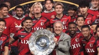 感動！神様ジーコ（72歳）がサプライズ登場！「アントラーズにとっていつまでもお父さん」「溜めるタイプやった笑」鹿島の優勝セレモニーでシャーレリフト