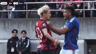 「そりゃ怒る」鈴木優磨、マリノスDFと一触即発！「またばあちゃんに怒られるぞ」「腕がガッツリ入ってる」ファン騒然
