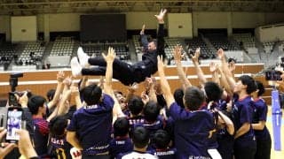 国スポ準優勝の東山高が求める自立したバレー 豊田充浩監督は「選手たちに相手を見る力をつけてほしい」