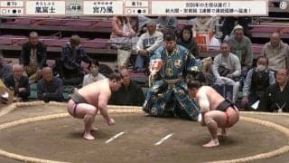 「お客さん引いてる」目の覚めるような速攻に\"屈強\"力士が衝撃光景 一瞬の出来事に館内騒然