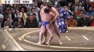 「そこから勝つのかよ…」土俵際で発生確率0.2％の“珍手”炸裂 驚異の逆転劇に驚きと喝采「綺麗に決まった」