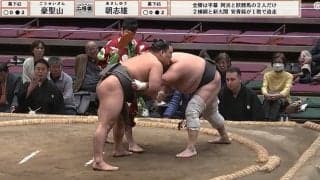 「初めて見たw」大相撲で“激レア”幕が登場 4分超えの大熱戦で館内ザワザワ「こんなことあるんや」