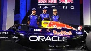 レッドブルが2026年型マシンのカラーリングを初披露　フォード提携で“原点回帰”　角田裕毅は登壇せず