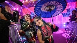 ビジュが最高！ 日本人女子タッグと“アニメ大好き”超人気者が異色コラボ…みんなで“お面”パフォーマンスが大盛り上がり