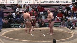力士が取組終わりに“熱烈ハグ”「こんな結末を迎えるなんて…」「めっちゃハグしたw」驚きの光景に相撲ファンも目を丸く