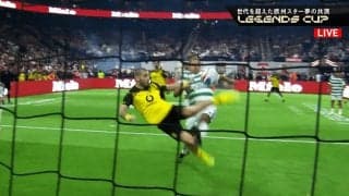 45歳が衝撃弾！元ドルトムントFWが“神業ジャンピングボレー”を炸裂「現役級ゴラッソ」「ペトリッチえっぐ」ファン大興奮