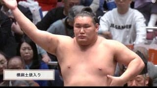 「横綱に失礼だ」豊昇龍に繰り返し“異様”な振る舞い 神聖な儀式に水を差す行為に「叫んでるのなに？」怒りの声