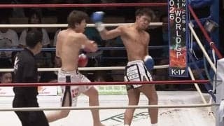 バックブロー仕掛けたのに自ら“回転しながら”衝撃ダウン カウンター被弾での珍しい光景に「今のは何だ？」ファン困惑
