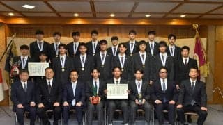 春高バレー優勝の東山男子が京都府知事を表敬訪問　次の目標は「高校3冠」