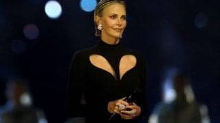 「お美しすぎて目が覚めた」世界的女優がゴージャスな“黒ドレス”で魅了「ウホッってなってる…」【冬季五輪】
