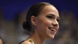 23歳“へそ出しルック”のザギトワに熱い視線…「なんて素敵なんだ！」　白い翼の天使に変身「神のごとく完璧だ」