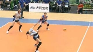 女子バレー、強烈スパイクが顔面直撃の衝撃光景 直後の神対応に安堵とほっこり