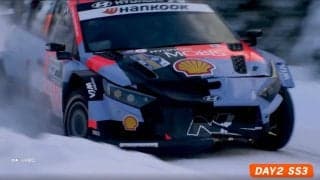雪壁に突っ込み視界ゼロも次の瞬間…世界ラリーで仰天脱出劇　一流ドライバー、ブチギレながらの“荒業”に脱帽