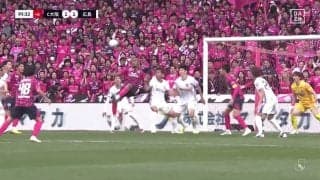 「えっぐいゴラッソ」191cm大型FWの“豪快オーバーヘッド弾”にファン驚愕「これはもうズラタン」守備陣呆然の圧巻バイシクルシュート