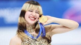 アリサ・リウがまさかの“寝落ち”…金メダル2個を首にかけ「彼女にしかできないことだ」【冬季五輪】
