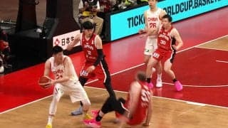 「何てことするんだ！」中国選手の“肘”が日本選手の“顔面”に直撃…「すげー荒れてるな」アンスポ＆テクニカル連続宣告にファン驚愕【バスケW杯予選】