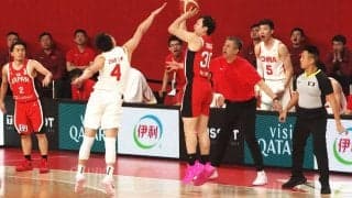 「触るなよ！」富永啓生、中国監督の“妨害”をあざ笑う理不尽スリー炸裂！「HCがダブルチームって…」「さすがの駆け引き」ファン驚愕【バスケ日本代表】