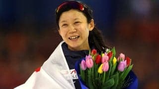 日の丸を肩にお辞儀…引退・高木美帆が表現した“敬意” ISUが注目「この先も忘れません」ラストレースで銅