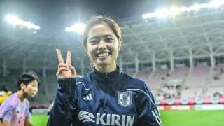 「唯ちゃん、風邪ひかないでね笑」なでしこ長谷川唯がずぶ濡れで悲鳴！ 通算100試合出場“祝福ウォーターシャワー”で大盛り上がり！「巻き込まれる熊谷と清水w」