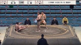 取組前に「倒しちゃった」　行司「待て待て待て！」制止も…立ち合いのハプニングにファン驚き「これはケンカの予感」