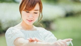 日焼け止めだけでは足りない？紫外線ダメージにビタミンCが必要な理由