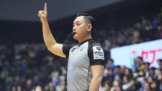 Bリーグが「レフェリーマイク」導入へ…5月のポストシーズンから本格実装、将来的な全試合着用も視野