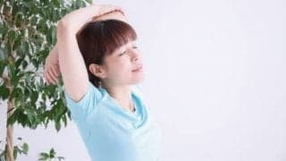 鎖骨を意識してほっそり二の腕美人に