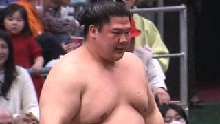 「何を見せられてるんだw」“粘りすぎた”宇良がものすごい体勢に 「怪我させないように気をつけた」御嶽海の優しさにファン注目
