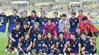｢とっっっっても素敵♡｣リバプール女子が日の丸の旗を振って“アジア制覇”のなでしこ長野風花＆清水梨紗を祝福大歓迎！｢これは嬉しいね｣｢優しい世界｣
